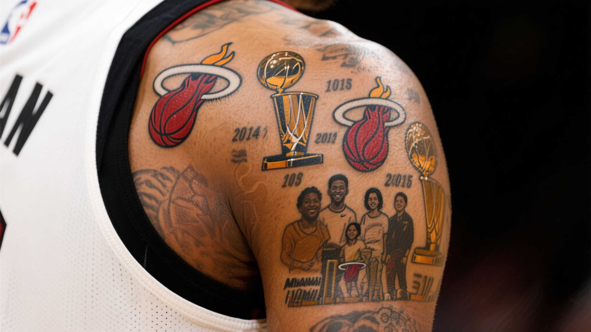 韦德全新纹身:篮球生涯的印记! 韦德全新纹身:篮球生涯的印记!